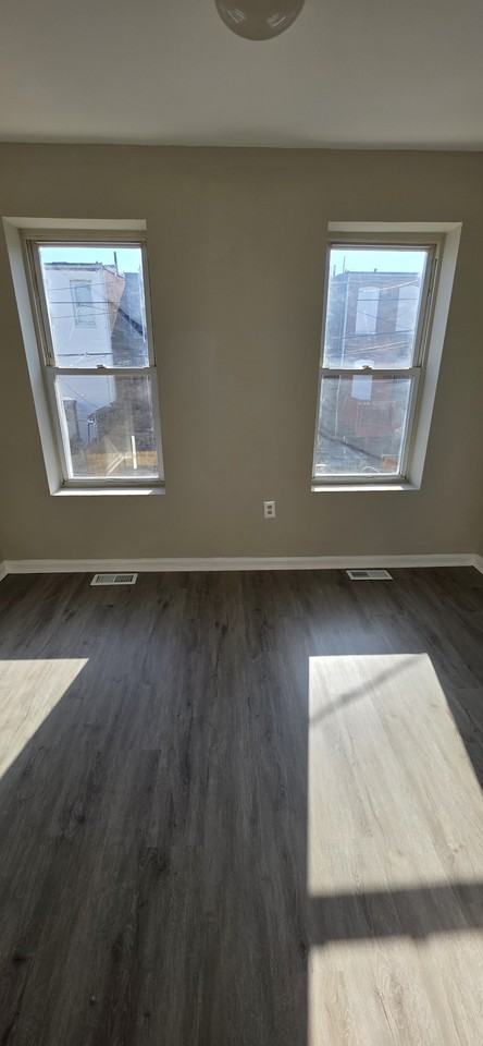 3309 Noble St - Photo 3 of 7