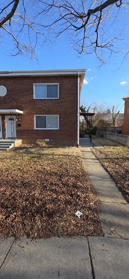 940 5th St - Photo 2 of 14