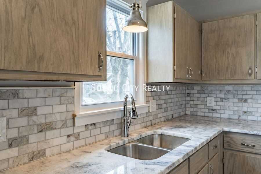 2410 Albion St - Photo 2 of 21