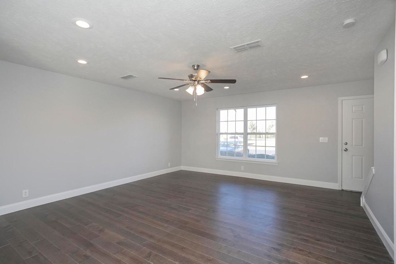 2117 Victory Gallop Ln - Photo 7 of 33