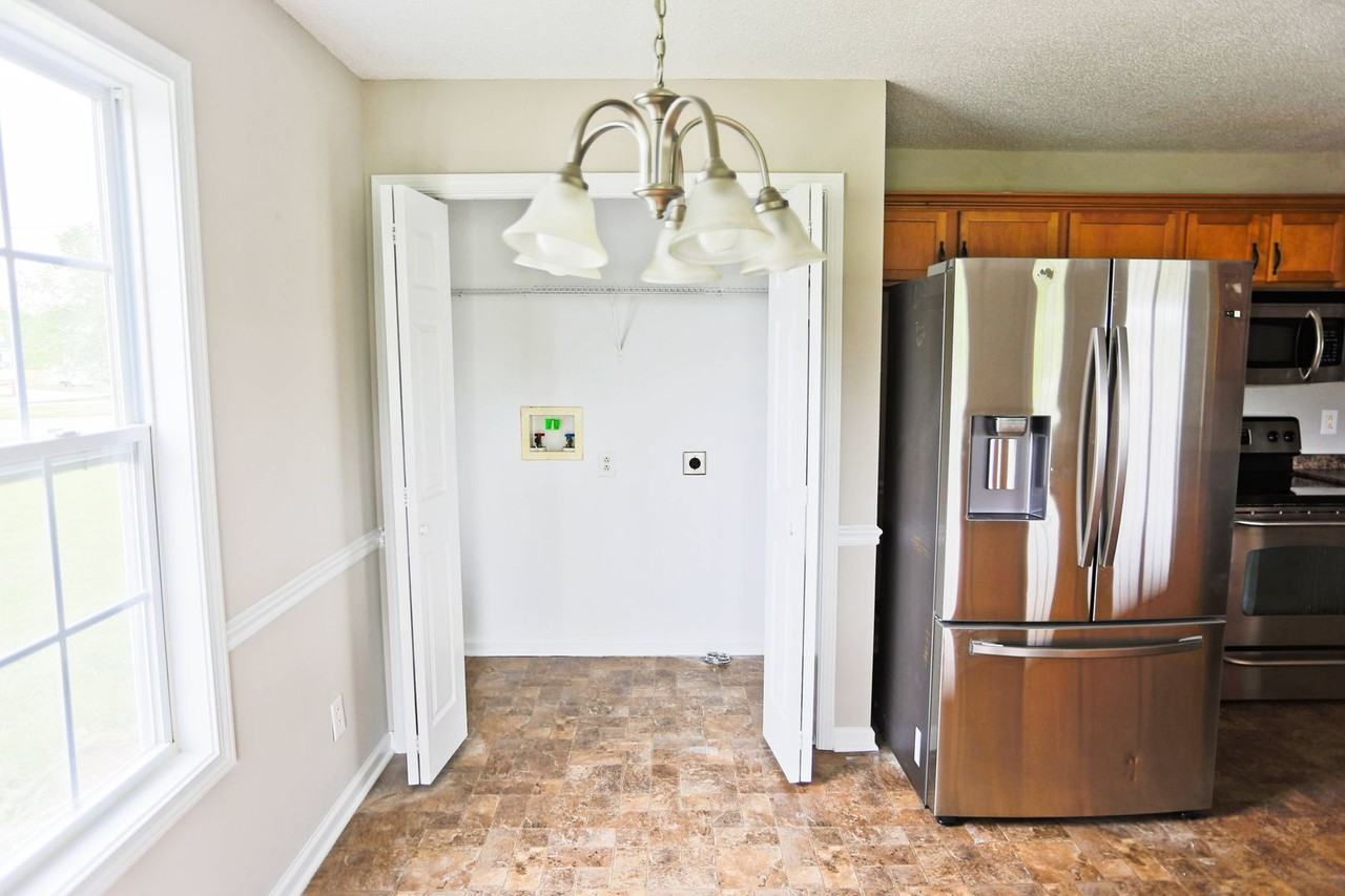 1276 Archwood Dr - Photo 4 of 21