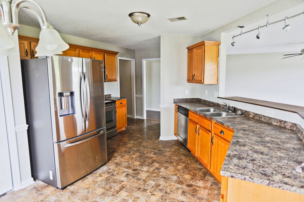 1276 Archwood Dr - Photo 5 of 21