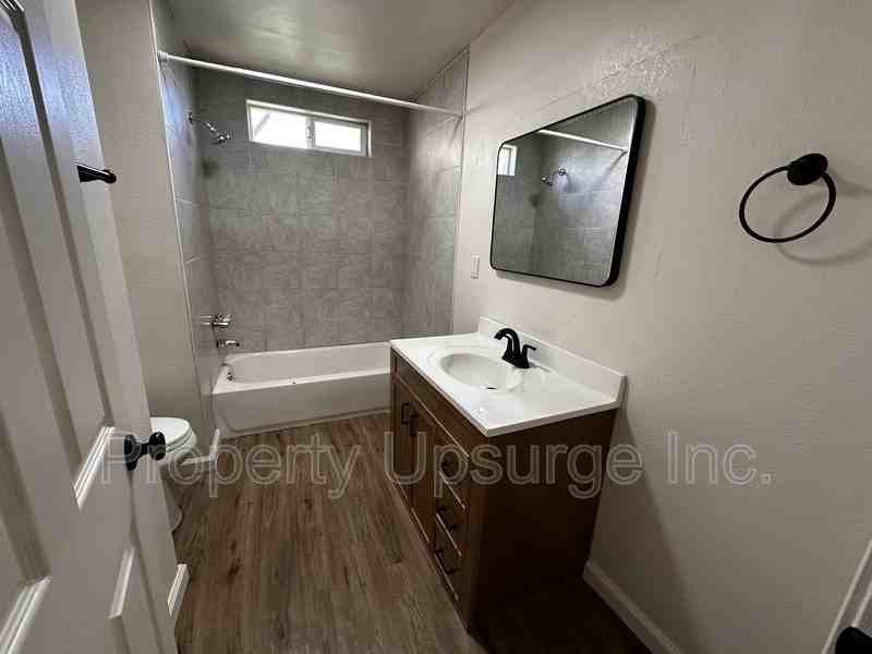 1141 Bond St - Photo 3 of 19