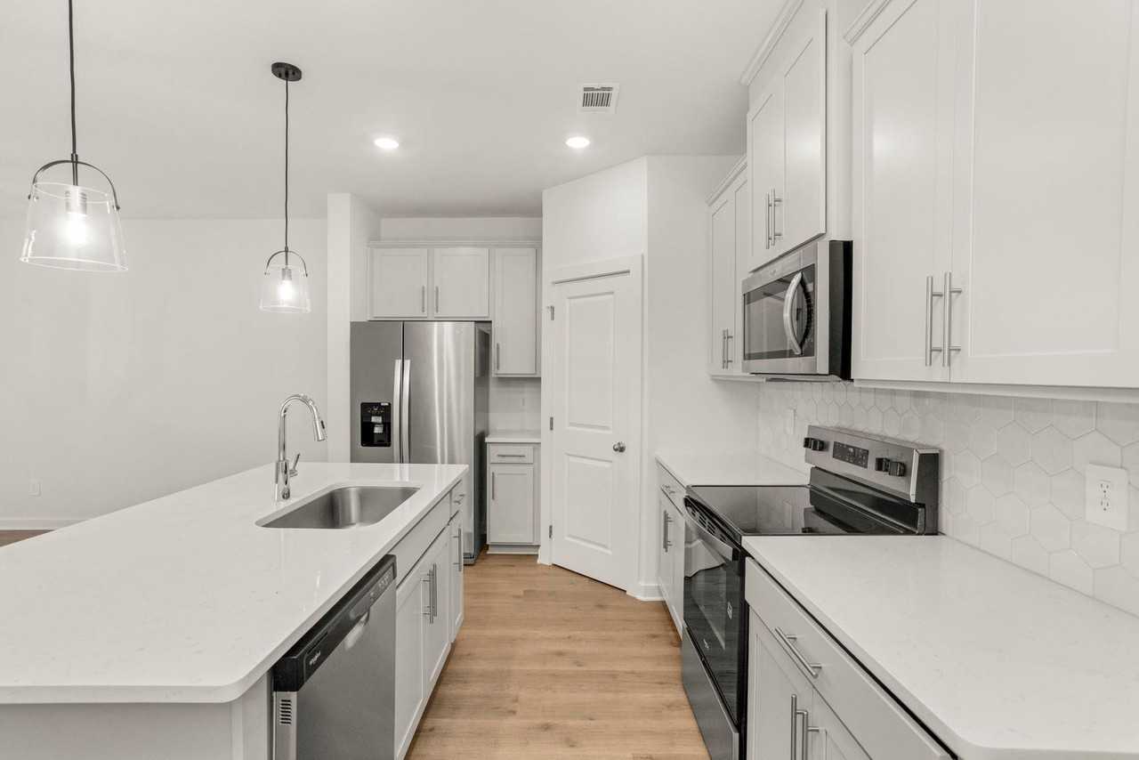 281 Fletchers Way - Photo 7 of 40