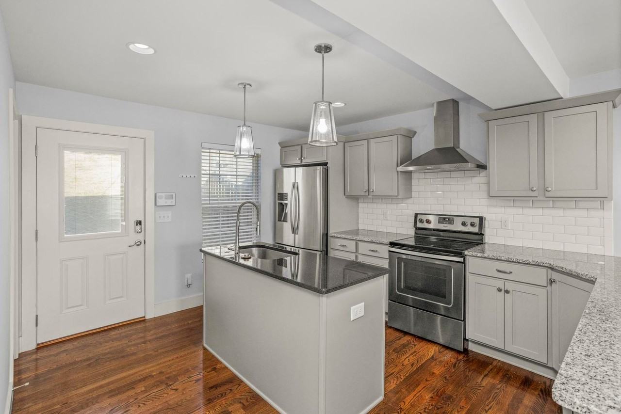 3306 Felicia St - Photo 7 of 29