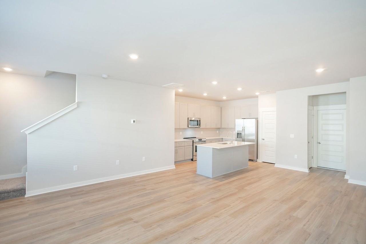 4509 Sardius Dr - Photo 4 of 39