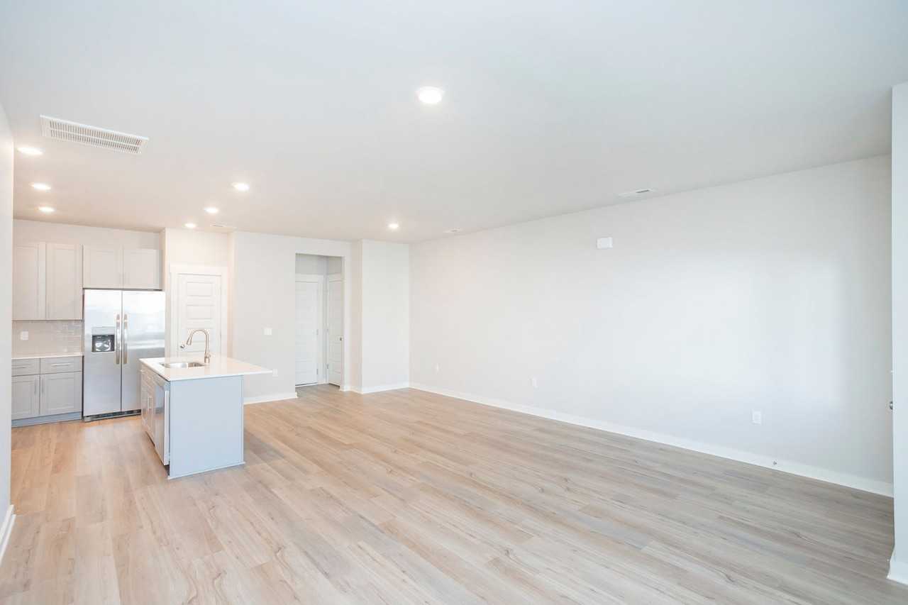 4509 Sardius Dr - Photo 6 of 39