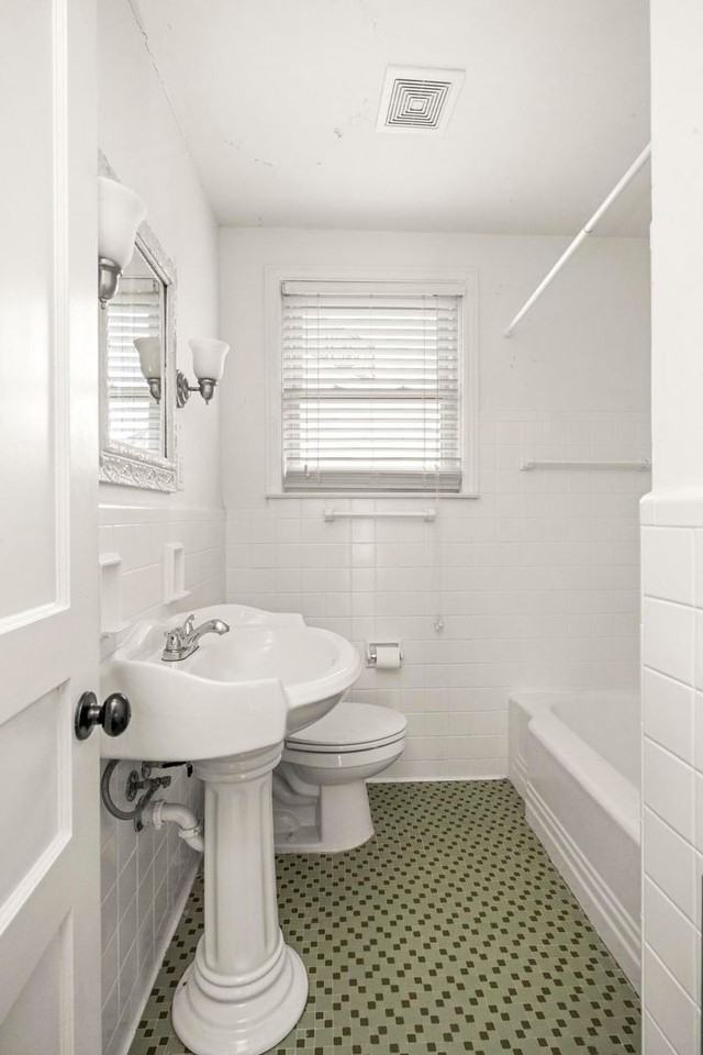 919 Crescent Hill Rd - Photo 2 of 39