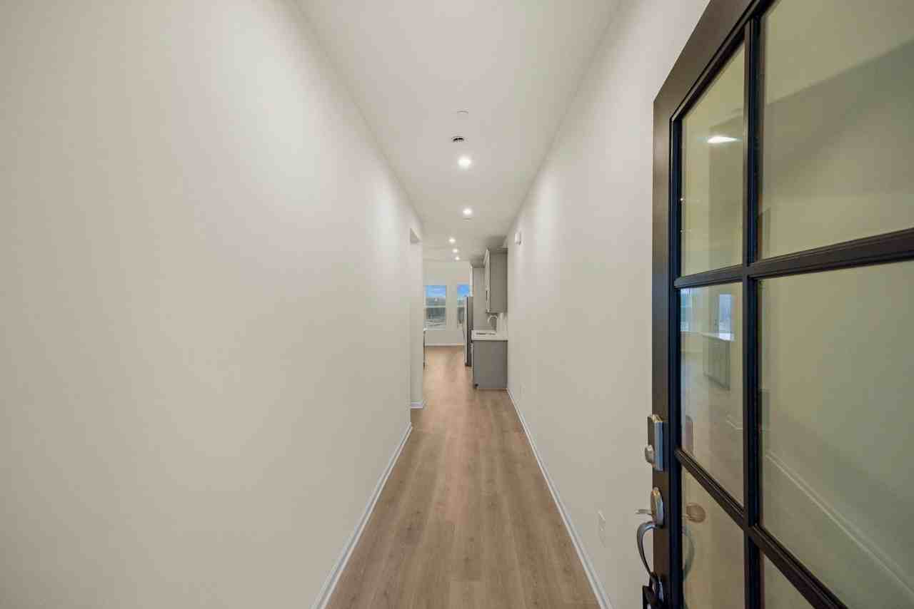 633 Club View Way - Photo 2 of 39