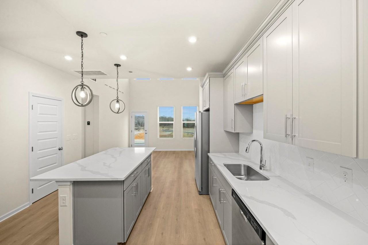 633 Club View Way - Photo 3 of 39