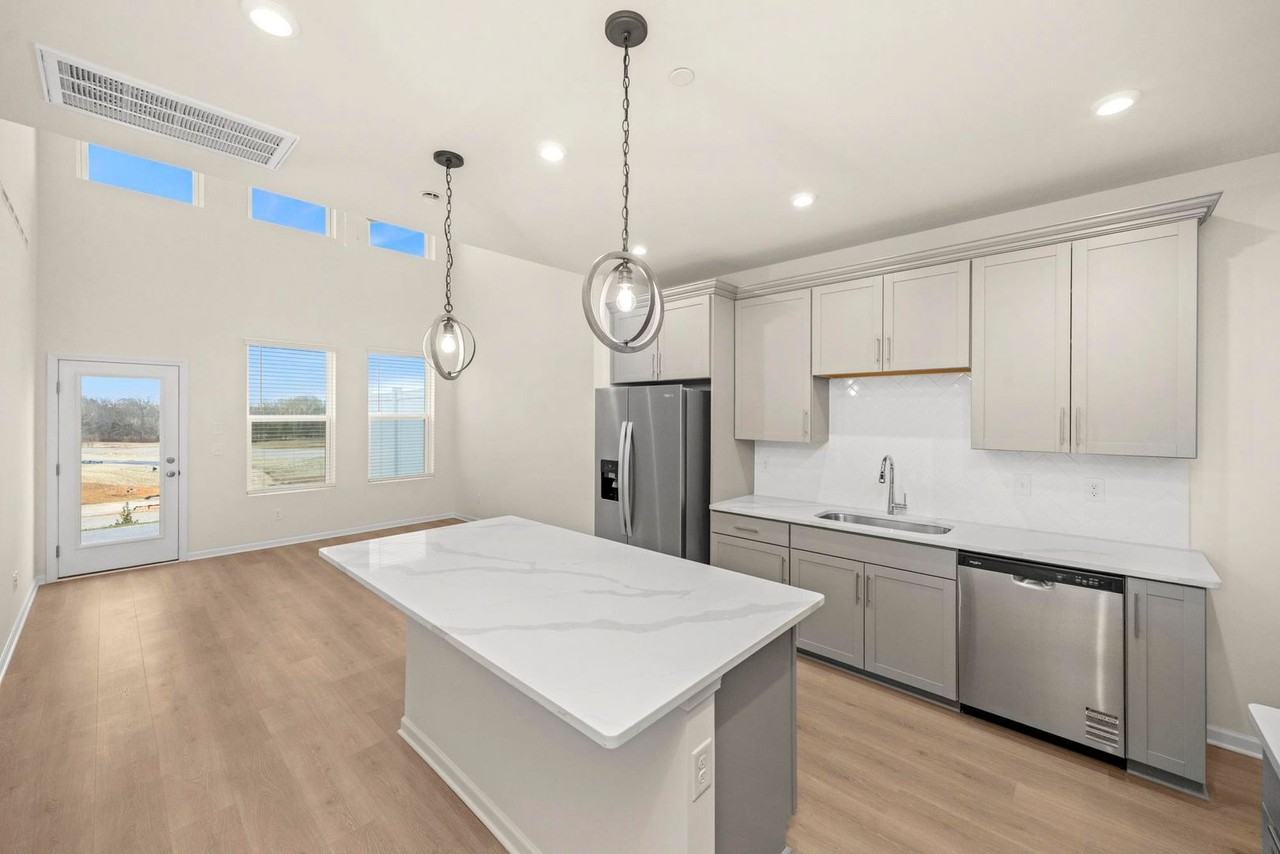 633 Club View Way - Photo 4 of 39