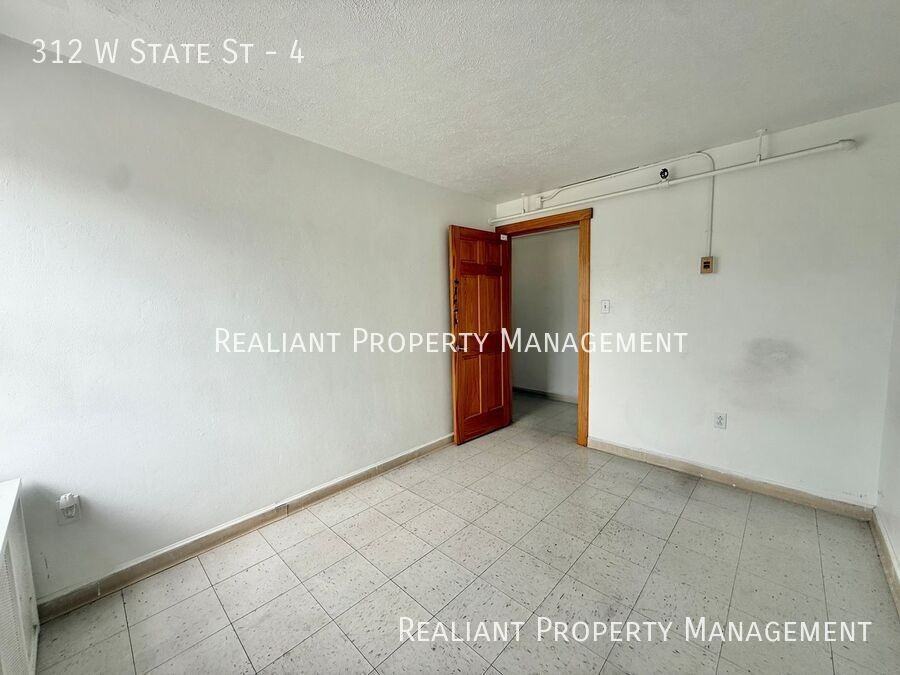 312 W State St #4 - Photo 5 of 18