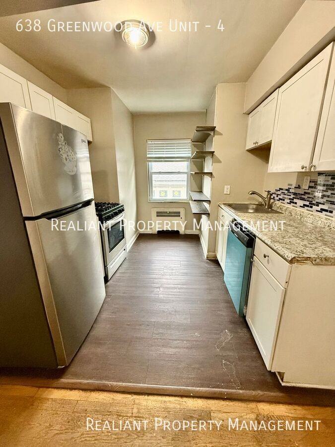 638 Greenwood Ave #4 - Photo 5 of 8