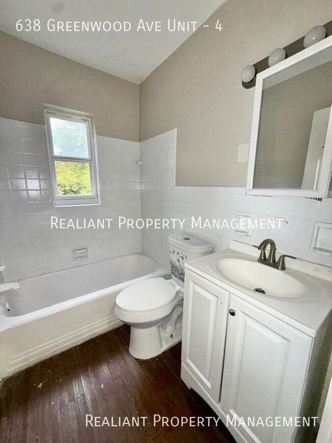 638 Greenwood Ave #4 - Photo 6 of 8