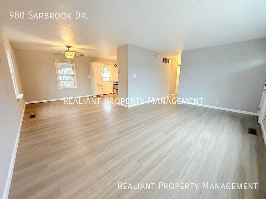 980 Sarbrook Dr - Photo 3 of 18