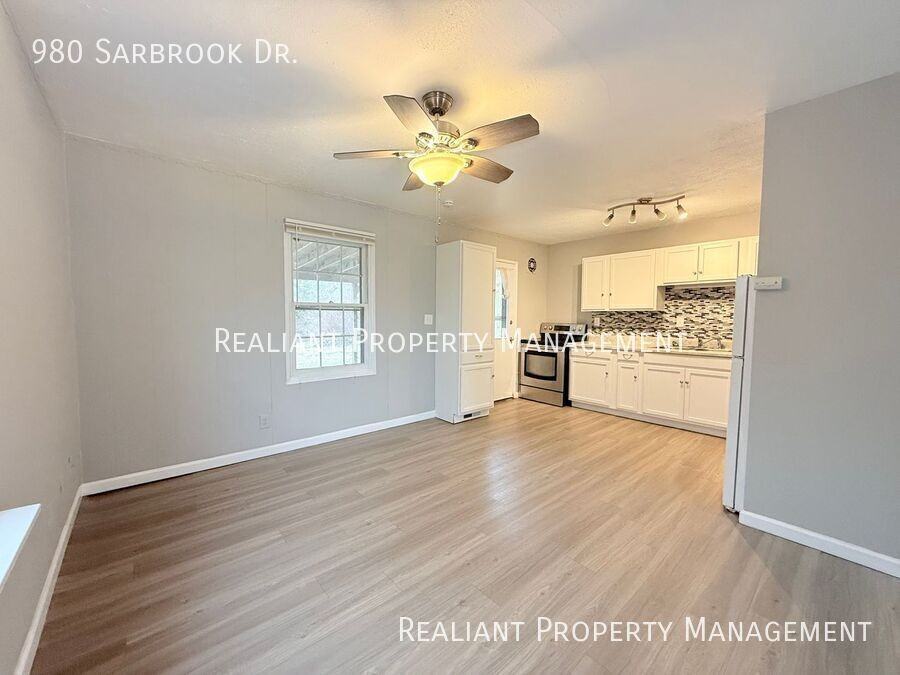 980 Sarbrook Dr - Photo 4 of 18