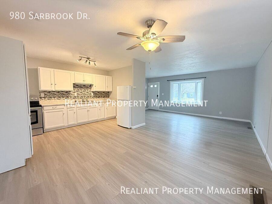 980 Sarbrook Dr - Photo 5 of 18