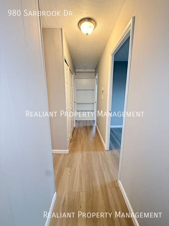 980 Sarbrook Dr - Photo 7 of 18