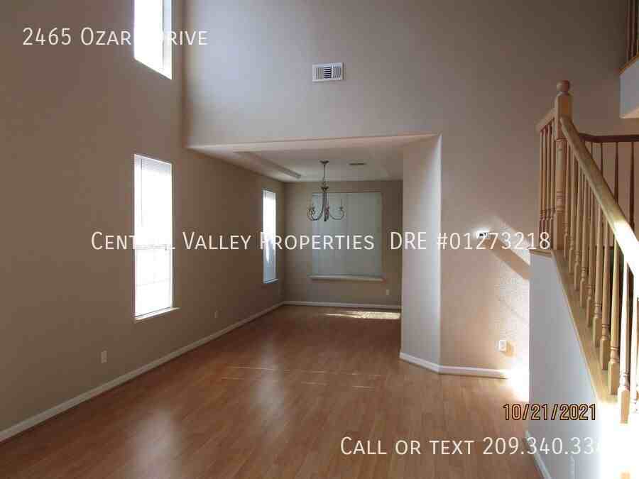 2465 Ozark Dr - Photo 3 of 22