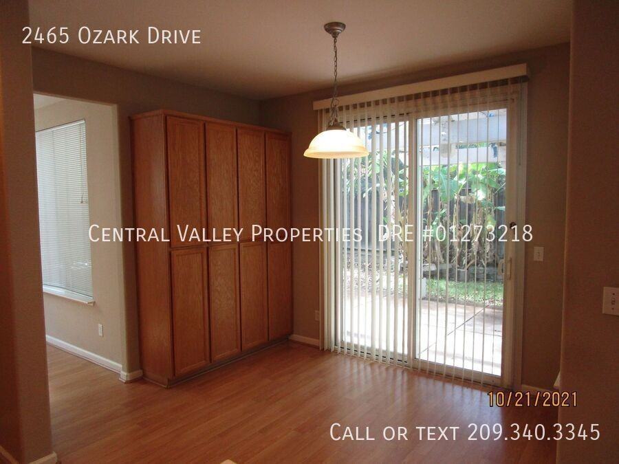 2465 Ozark Dr - Photo 6 of 22