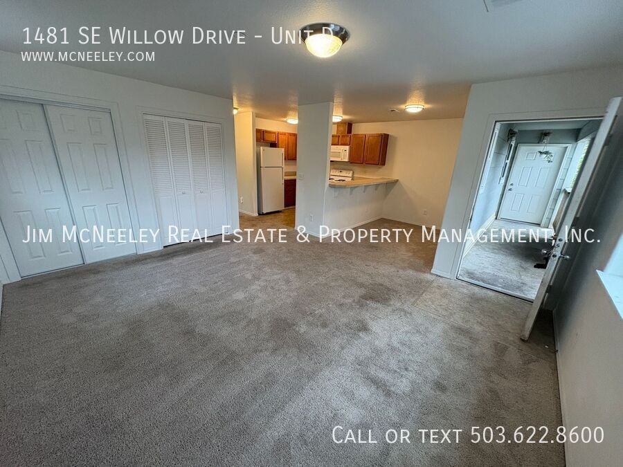 1481 Se Willow Dr #D - Photo 3 of 12