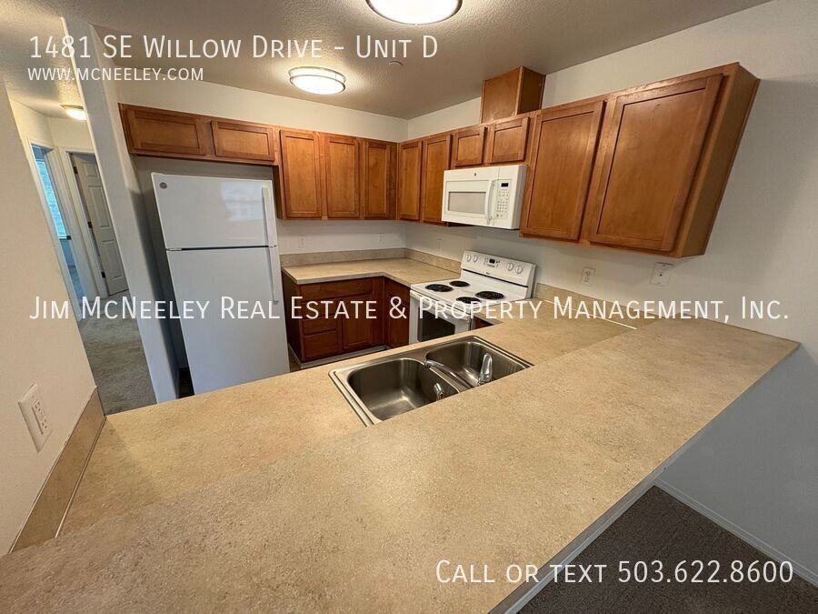 1481 Se Willow Dr #D - Photo 4 of 12