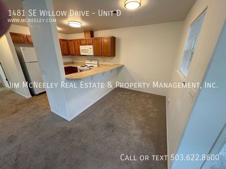 1481 Se Willow Dr #D - Photo 6 of 12