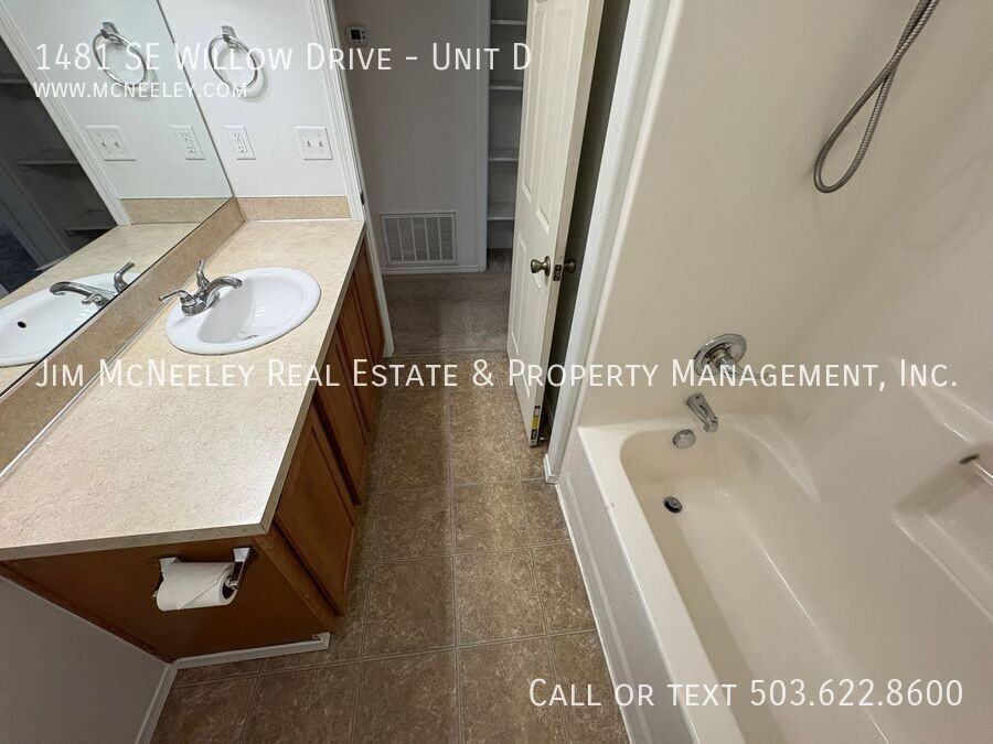 1481 Se Willow Dr #D - Photo 7 of 12