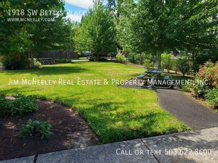 1918 Sw Bettys Pl - Photo 3 of 40