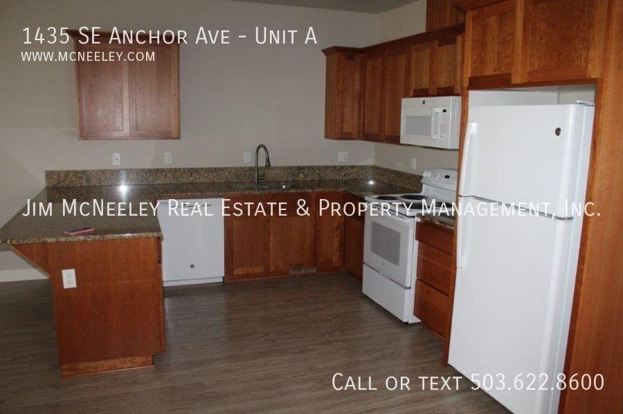 1435 Se Anchor Ave #A - Photo 4 of 20