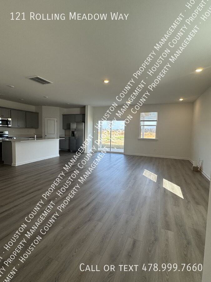 121 Rolling Meadow Way - Photo 2 of 10