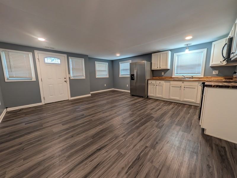 426 S Broad St - Photo 2 of 7