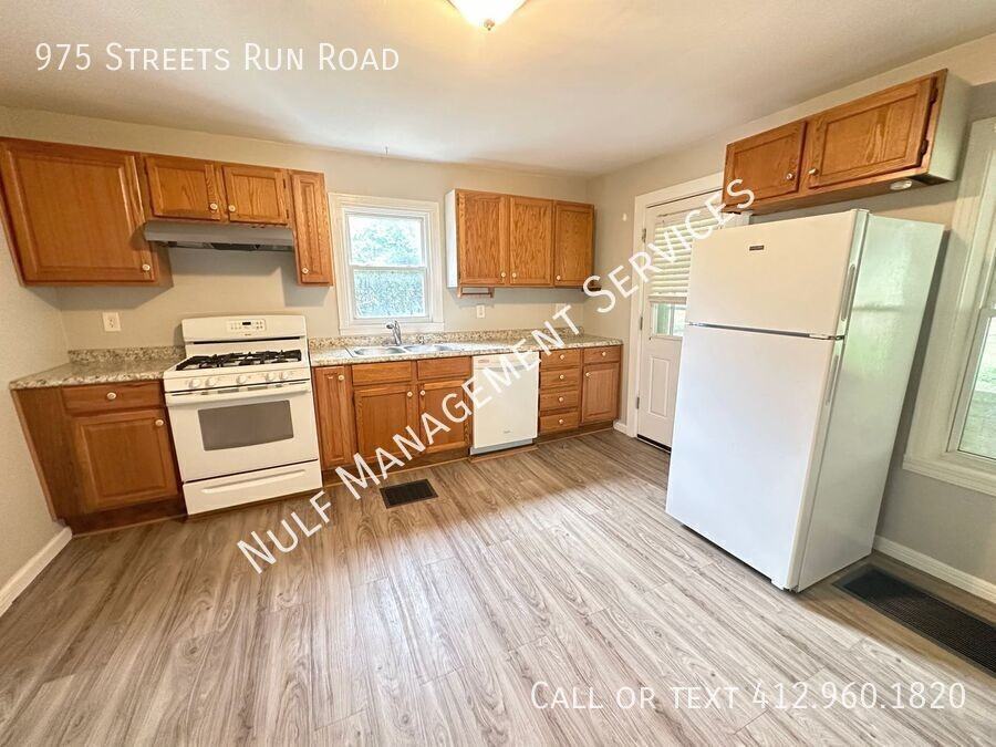 975 Streets Run Rd #975 - Photo 2 of 9