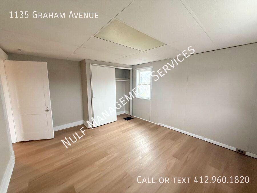 1135 Graham Ave - Photo 5 of 8