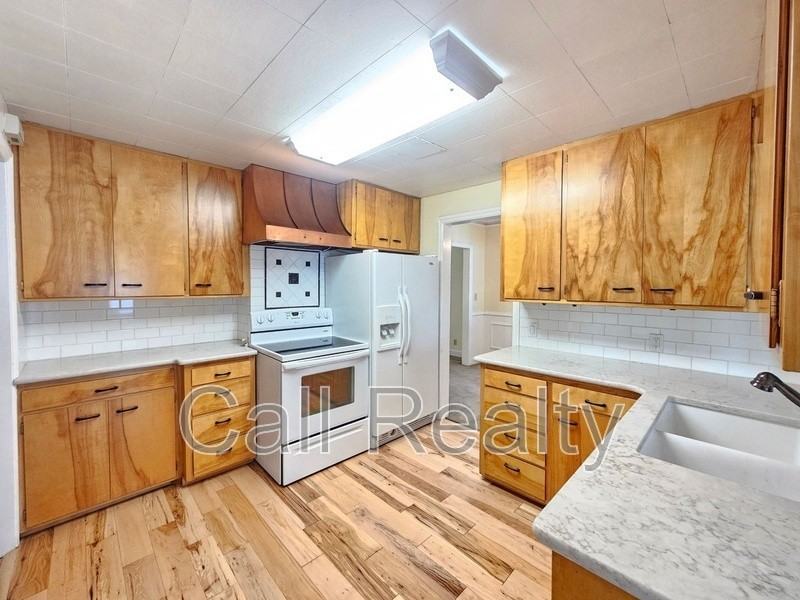 1017 E Sharp Ave - Photo 4 of 28