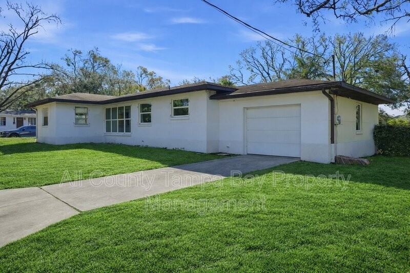 2812 N Munro St - Photo 2 of 21