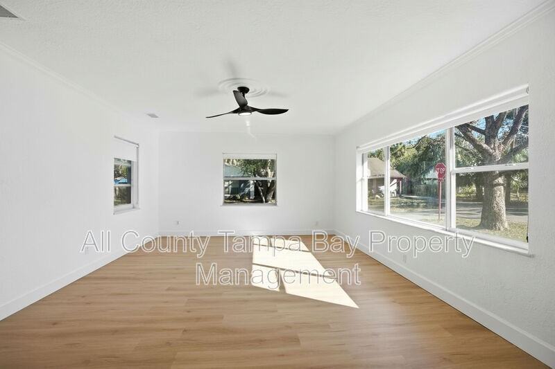 2812 N Munro St - Photo 4 of 21