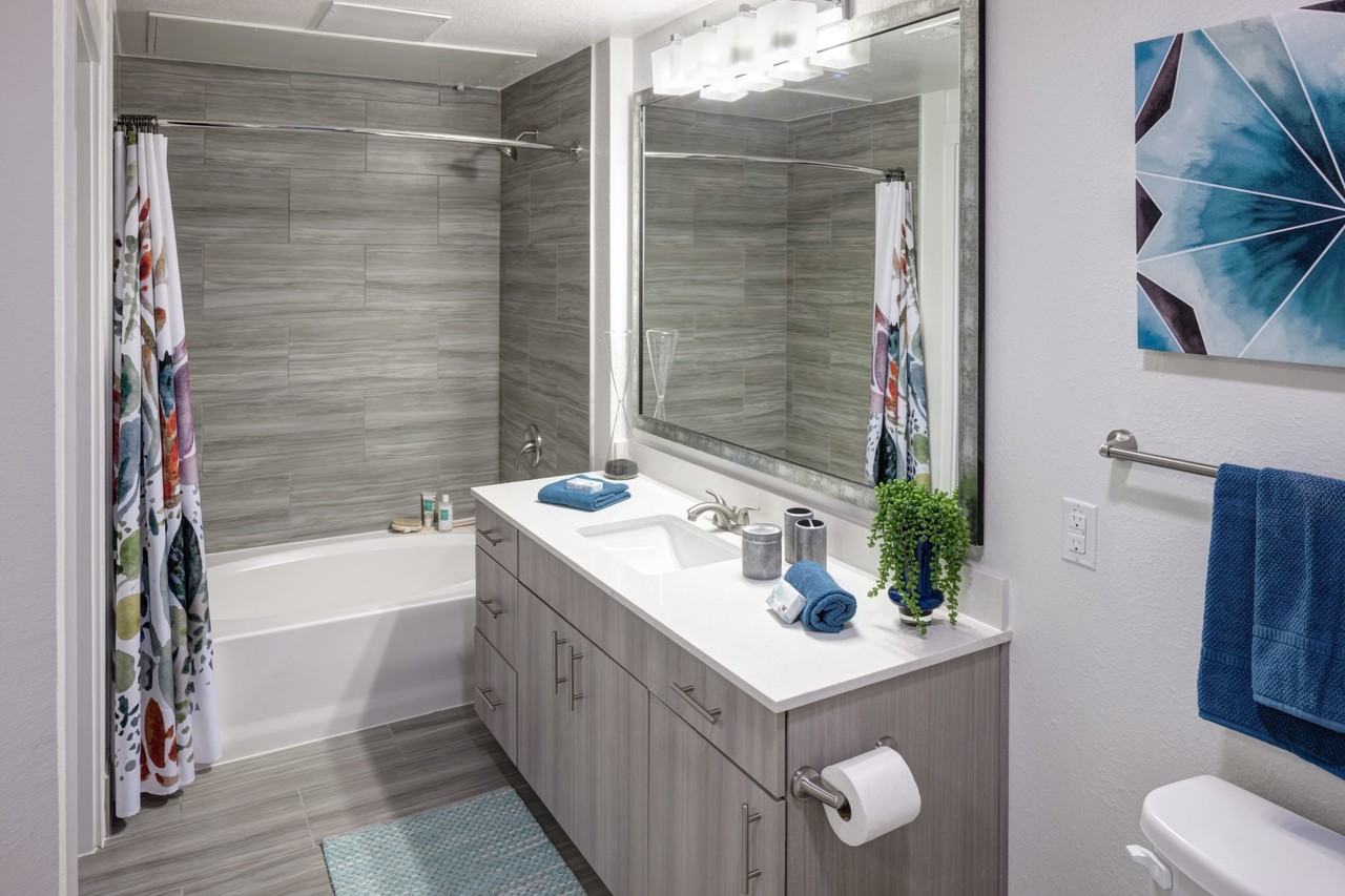 2401 E 6th St - Photo 3 of 20