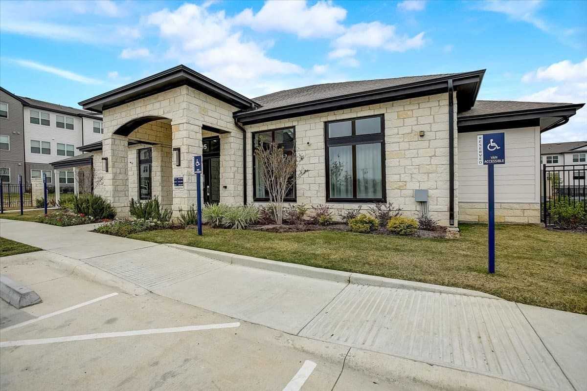 296 Wilcox Ave - Photo 3 of 33