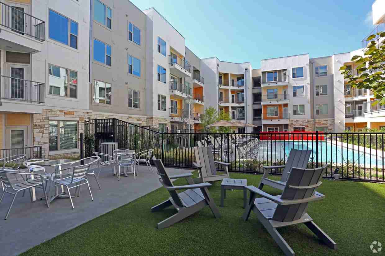 1701 E 4th St #B2-47