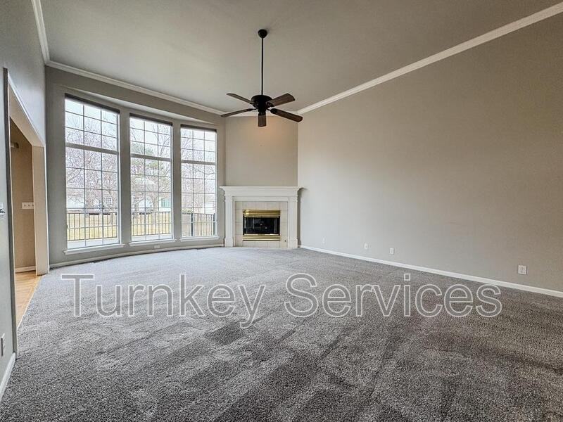 717 Villa Plz - Photo 3 of 33