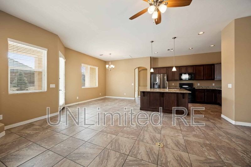 6147 E Bower Ln - Photo 7 of 40