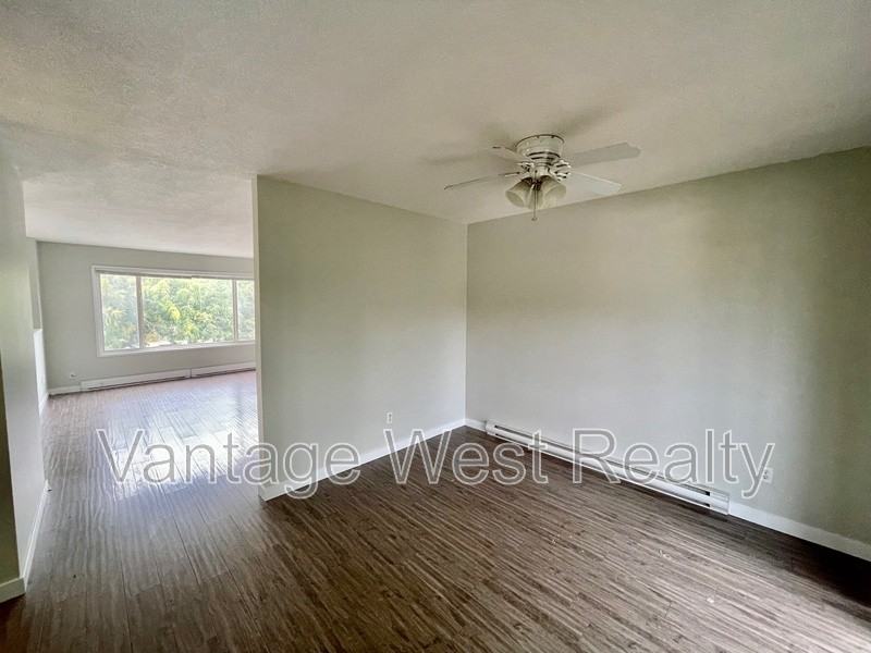 404 Hein Rd - Photo 4 of 25