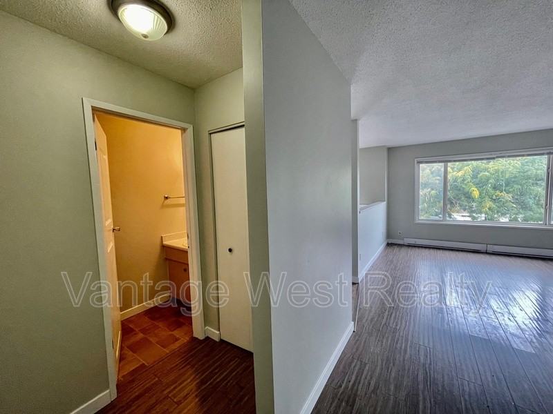 404 Hein Rd - Photo 6 of 25