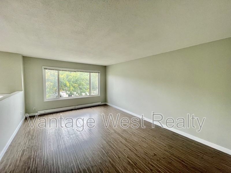 404 Hein Rd - Photo 7 of 25