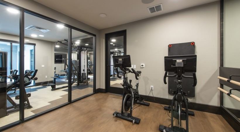 511 W 20th St - Photo 5 of 42