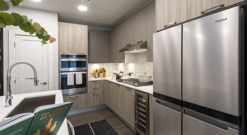 511 W 20th St - Photo 7 of 42