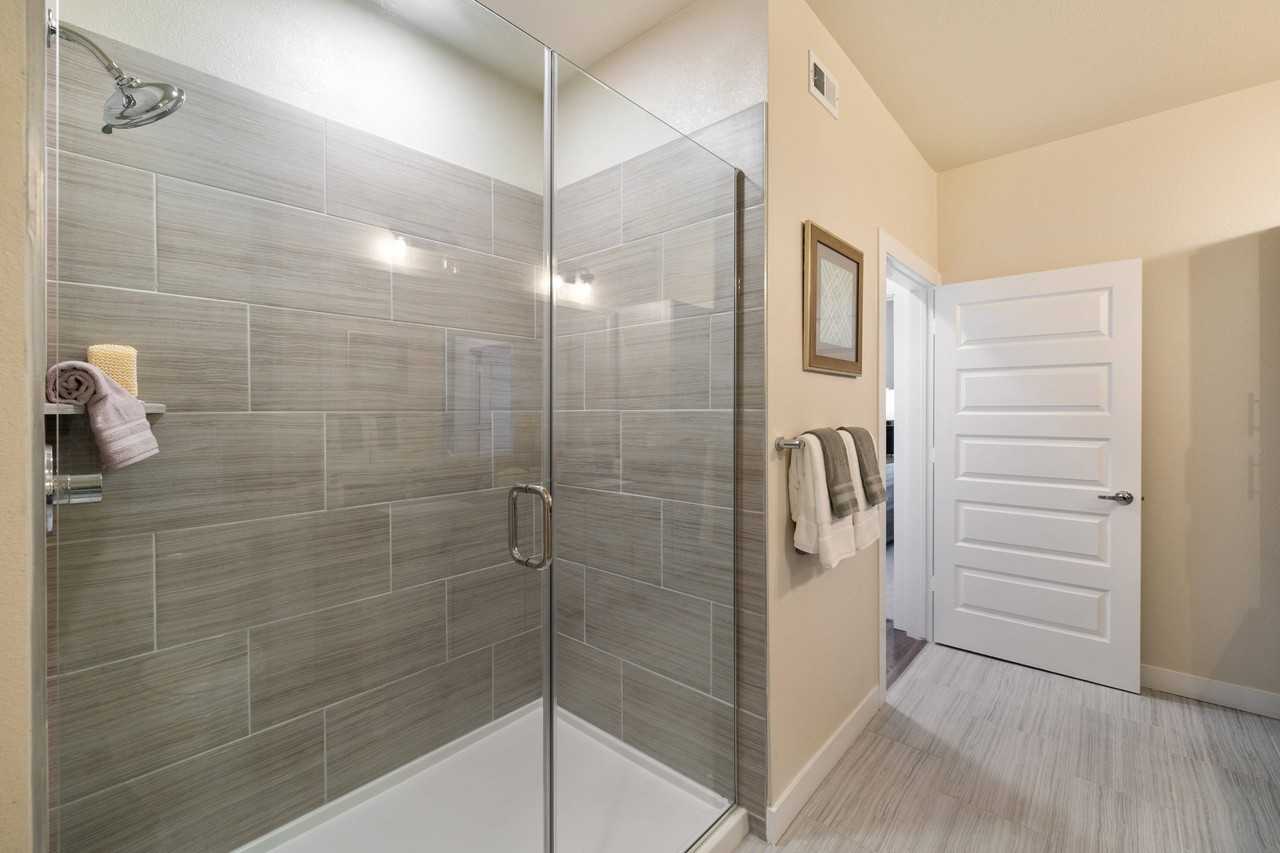 12901 Shadow Creek Pkwy - Photo 3 of 33