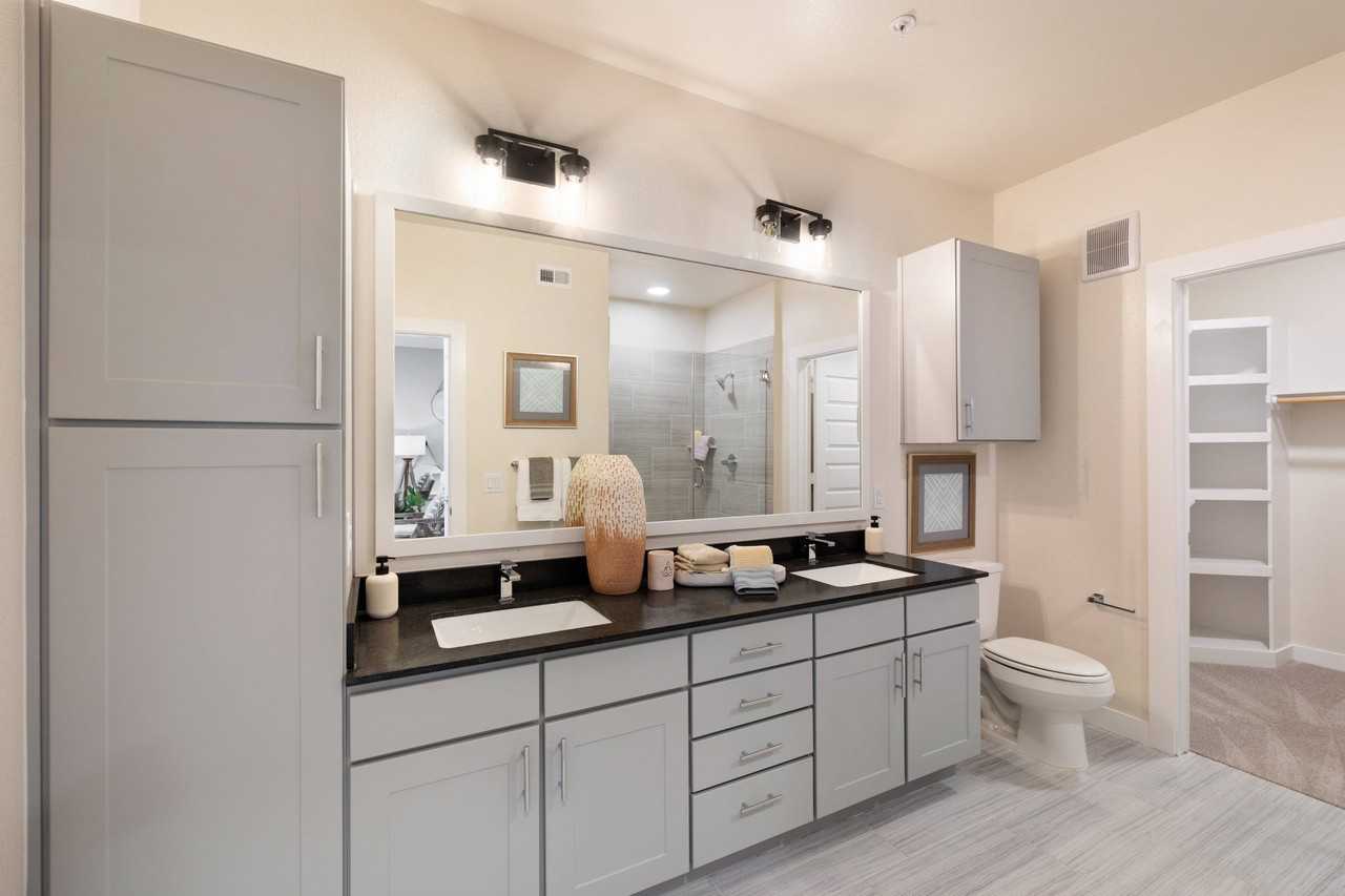 12901 Shadow Creek Pkwy - Photo 6 of 33