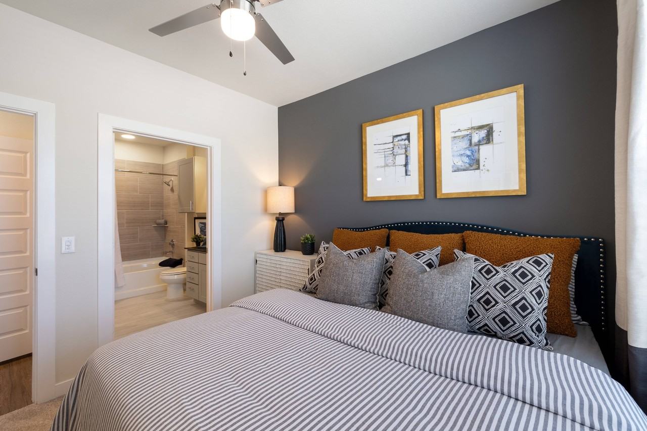 12901 Shadow Creek Pkwy - Photo 7 of 33